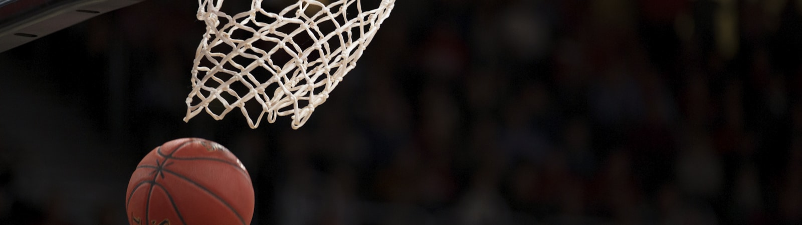 亚洲体育直播高清观赛体验深度解析配图 - 现代化体育场馆与数字屏幕